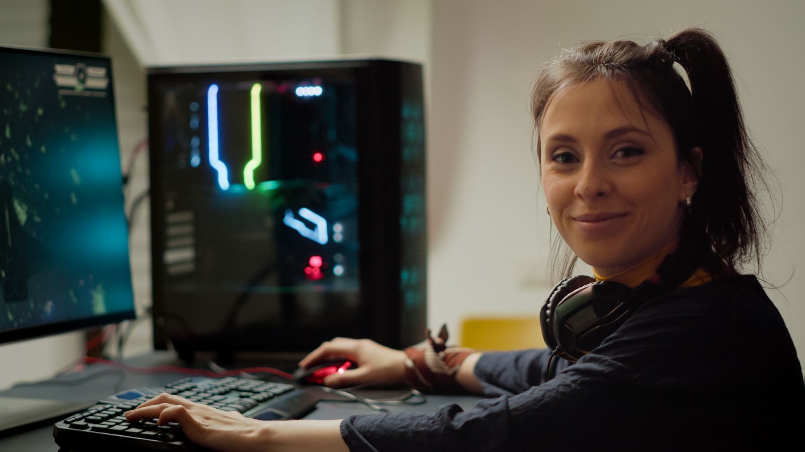 A woman playing computer