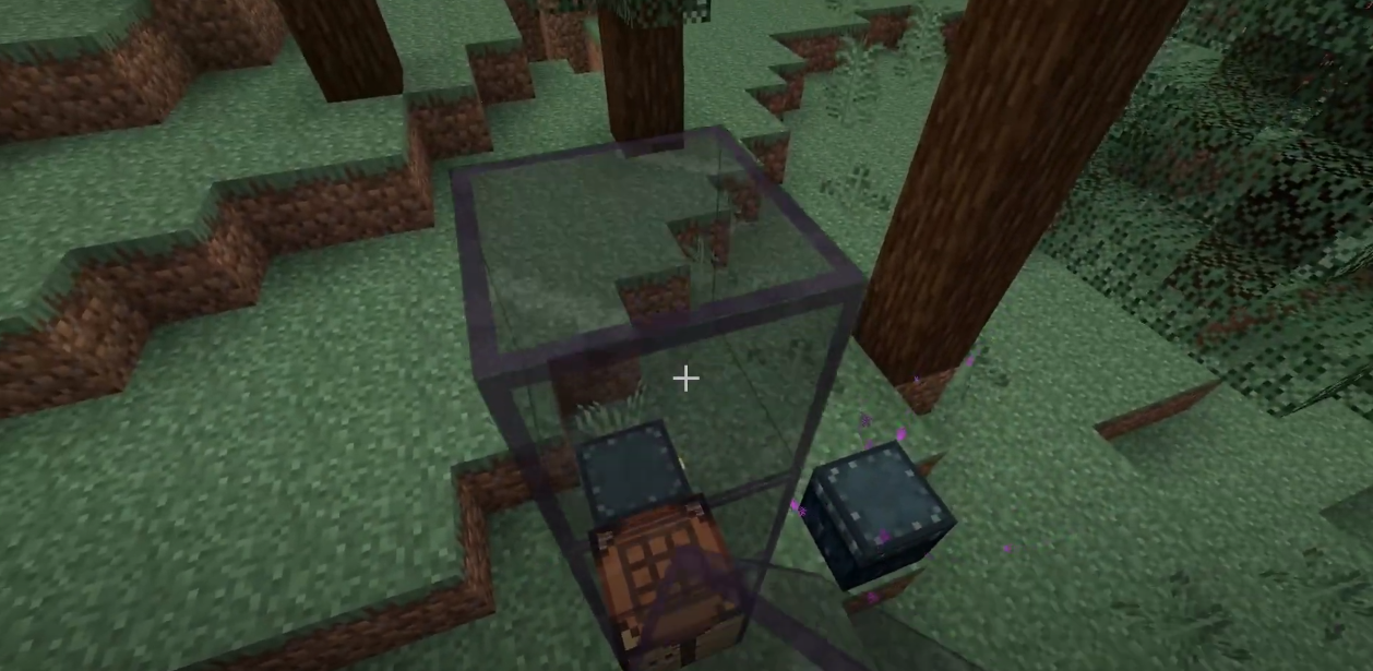 Minecraft Game Interface Showing the Construction of Tinted Glass